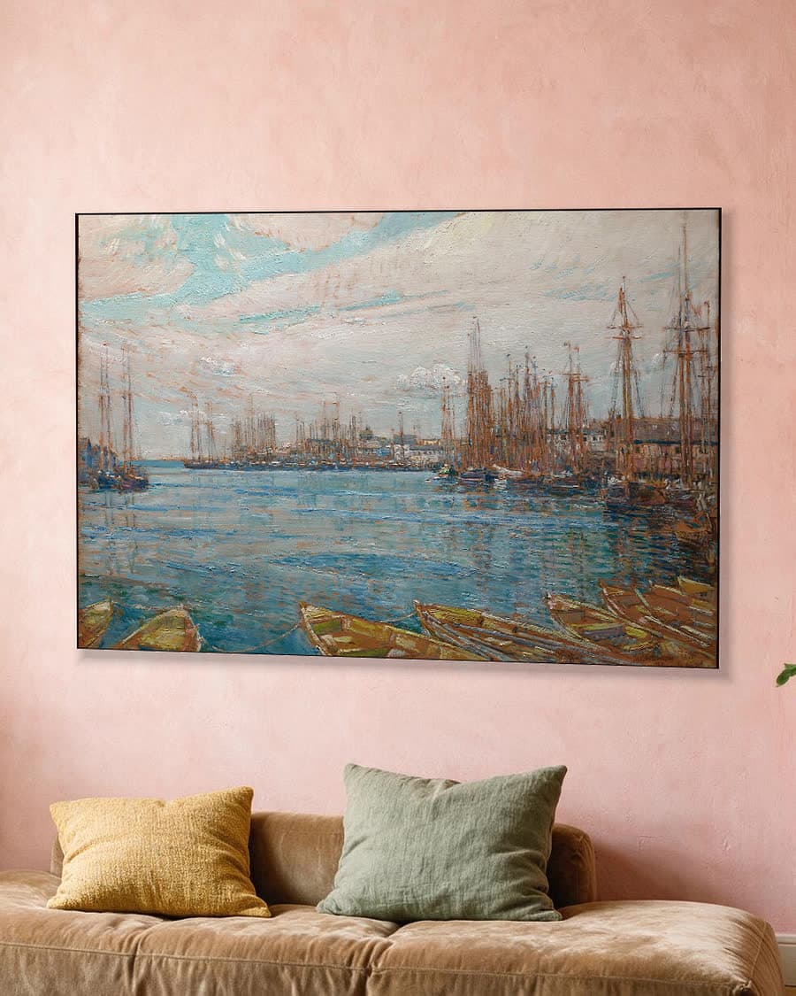 Haven van duizend masten in een aluminium frame aan dezelfde muur