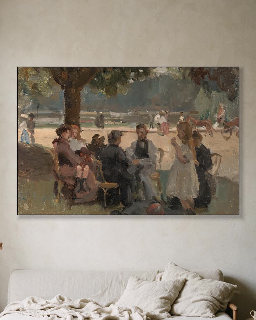 In het Bois de Boulogne bij Parijs in een aluminium frame aan dezelfde muur