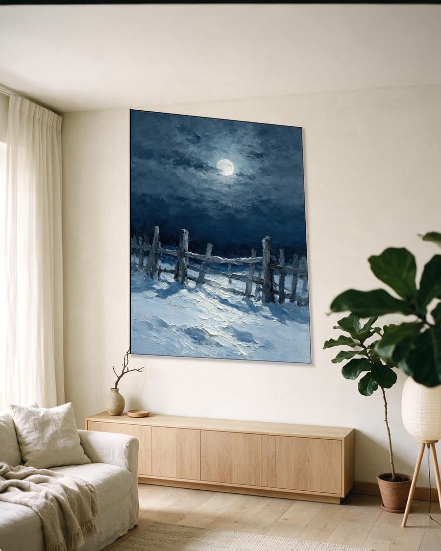 Hek in de sneeuw in een aluminium frame aan dezelfde muur