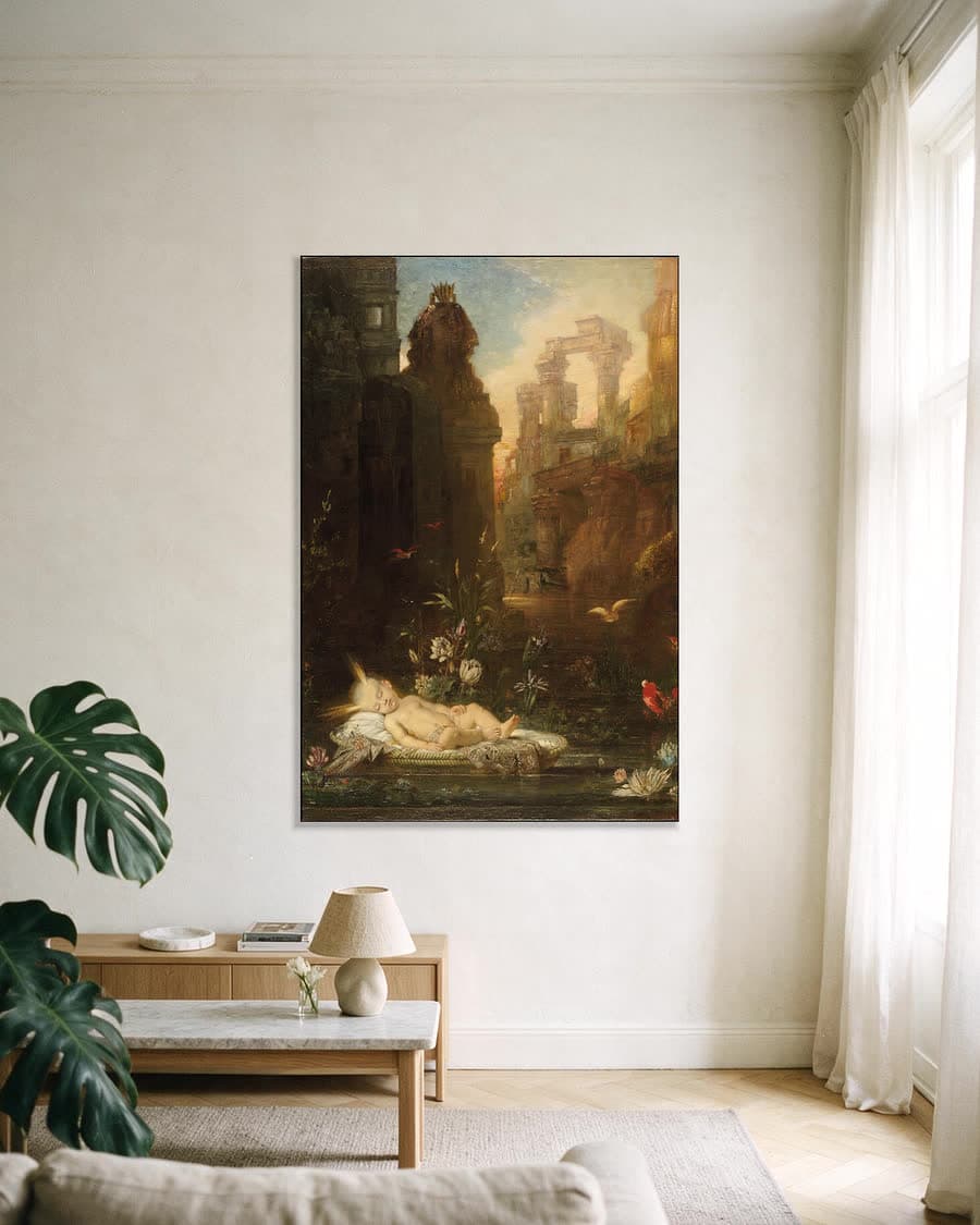 De kleine Mozes in een aluminium frame aan dezelfde muur