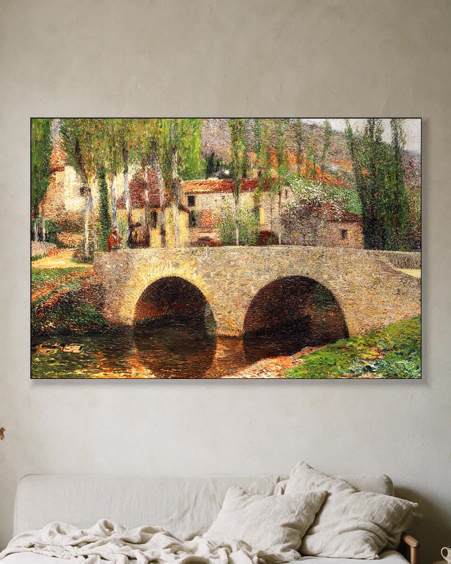 Dorpsgezicht met stenen brug in een aluminium frame aan dezelfde muur