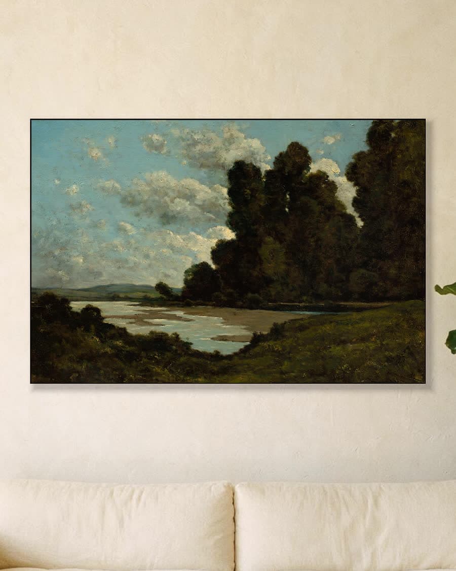 Rustig rivierlandschap in een aluminium frame aan dezelfde muur