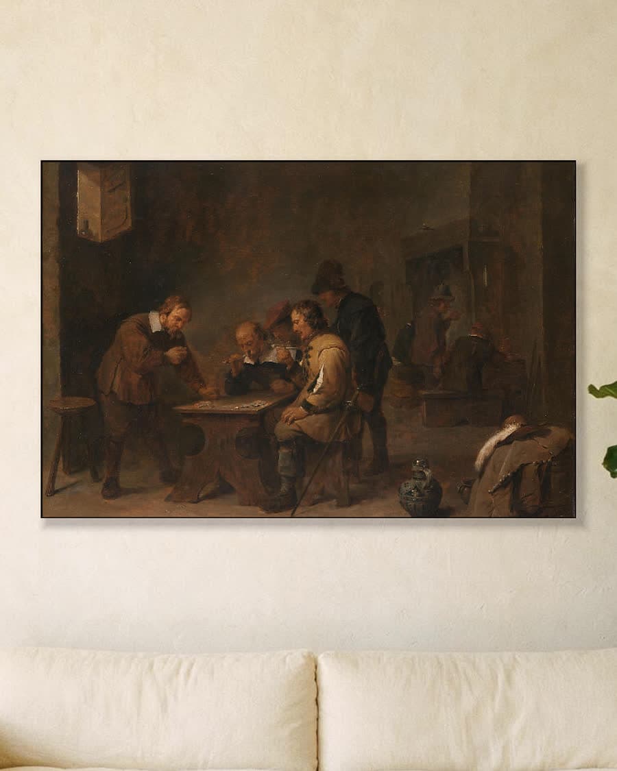 De dobbelaars in een aluminium frame aan dezelfde muur
