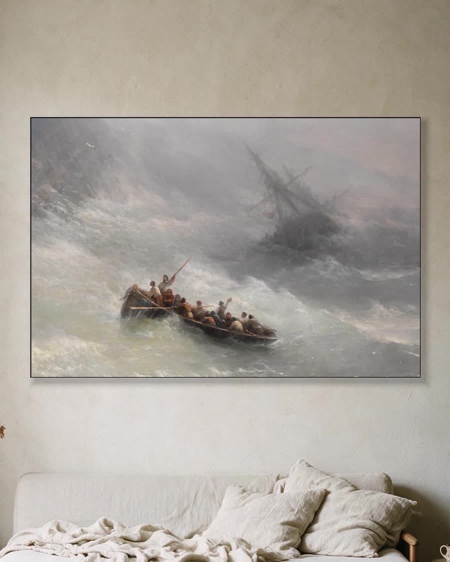 De regenboog in een aluminium frame aan dezelfde muur