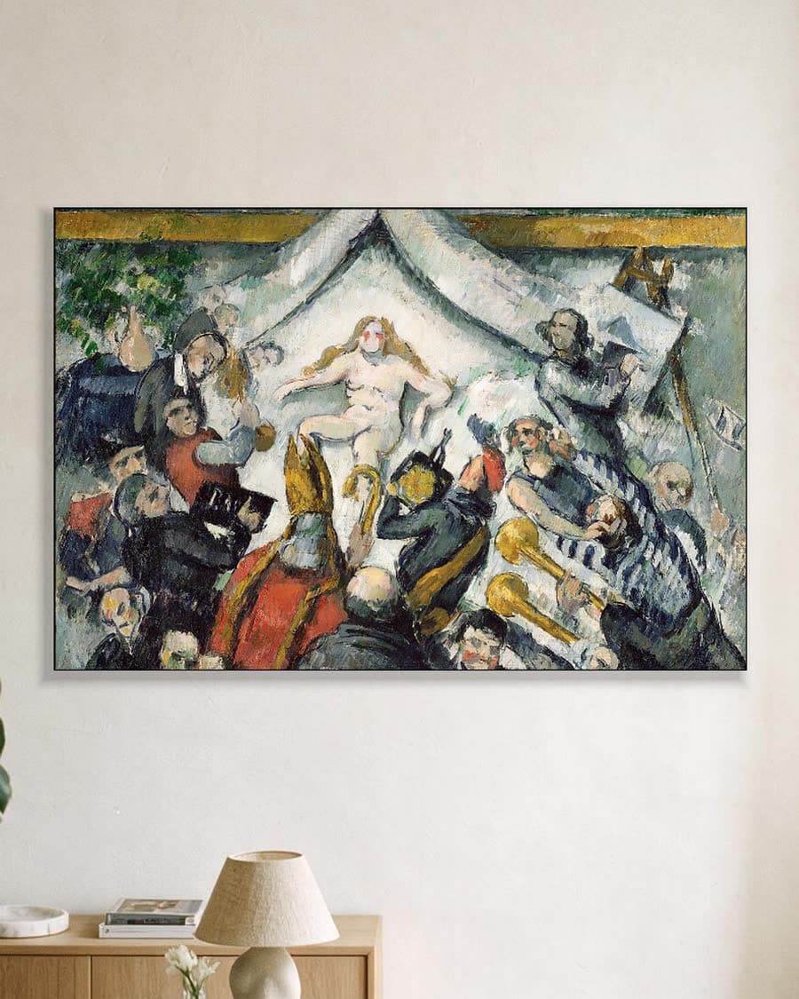 Het eeuwig vrouwelijke in een aluminium frame aan dezelfde muur
