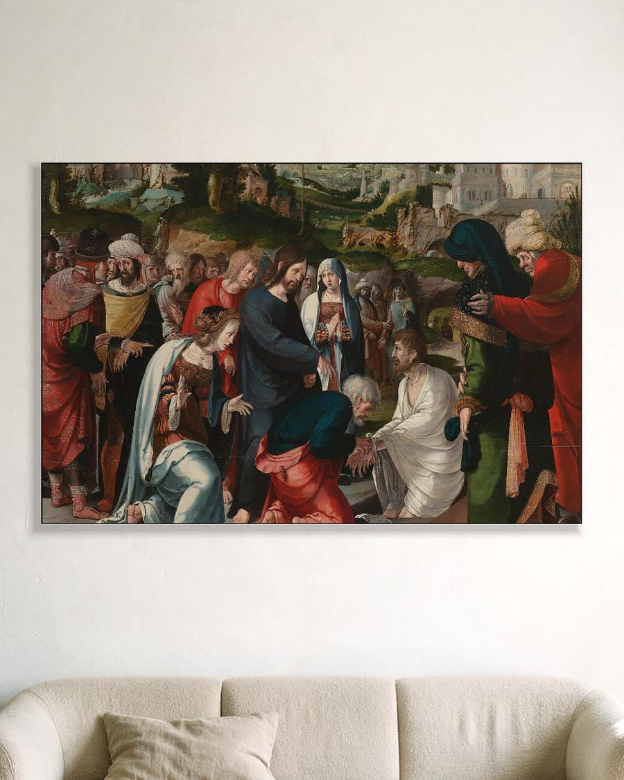 Middenpaneel van een triptiek met de opwekking van Lazarus in een aluminium frame aan dezelfde muur
