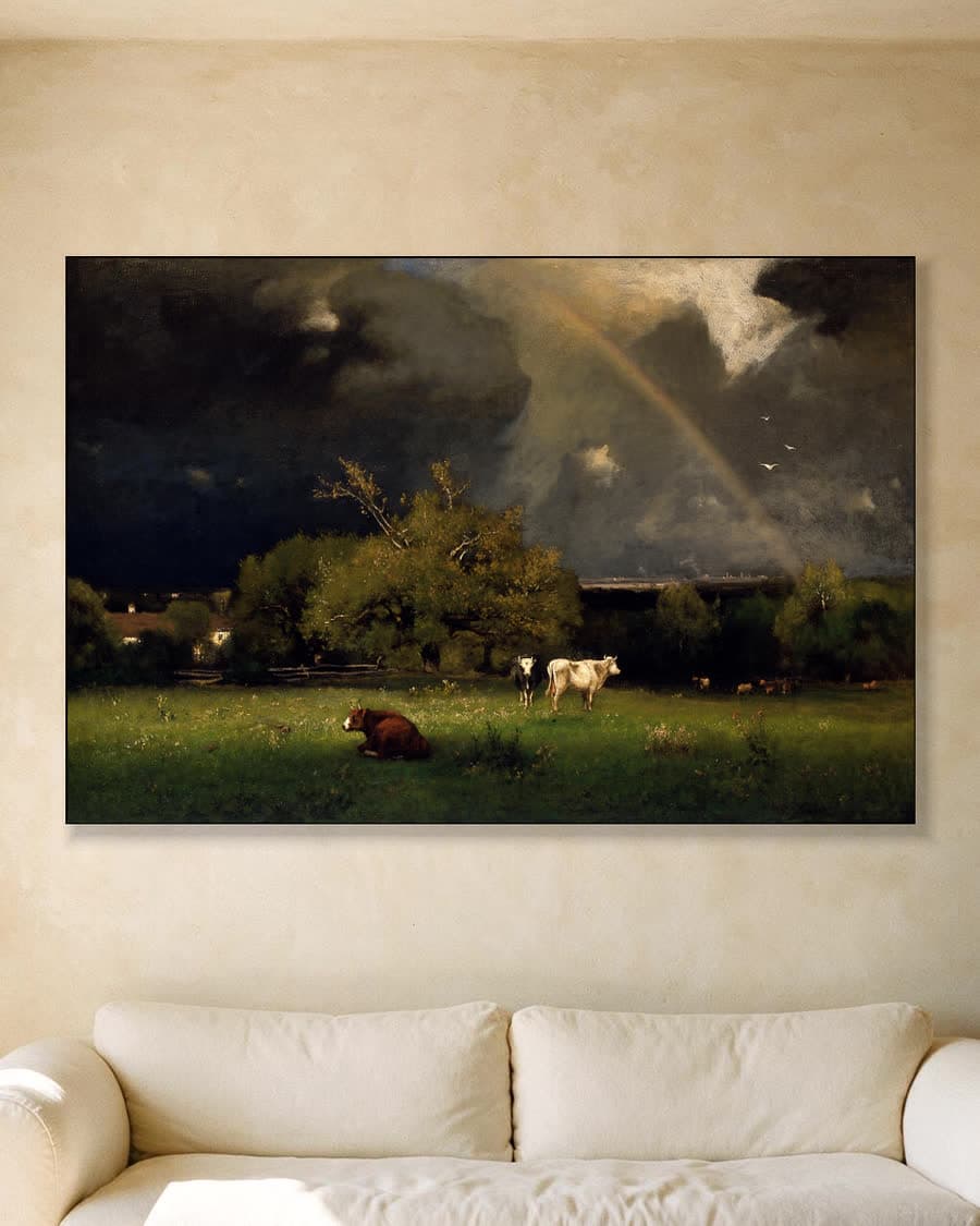 De regenboog in een aluminium frame aan dezelfde muur
