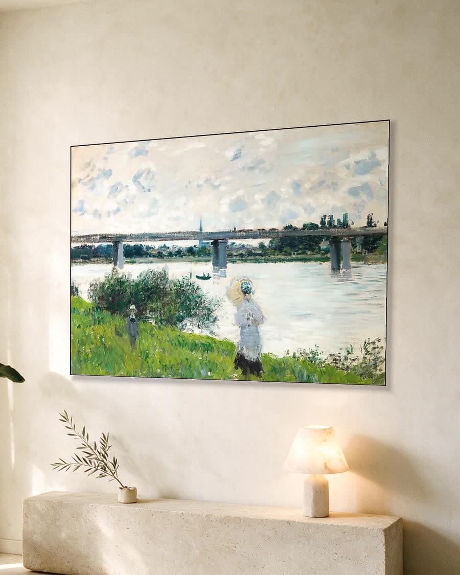 De Promenade met de Spoorwegbrug, Argenteuil in een aluminium frame aan dezelfde muur