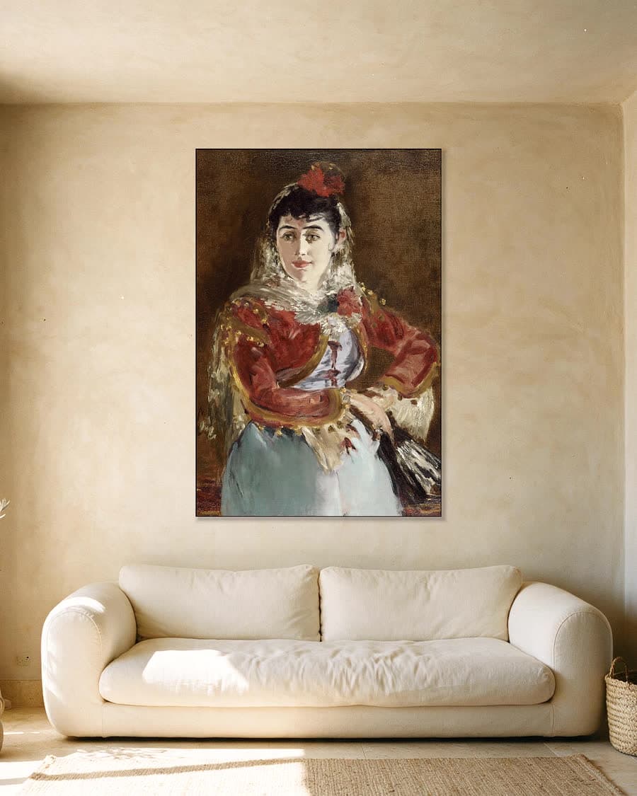 Émilie Ambre als Carmen in een aluminium frame aan dezelfde muur