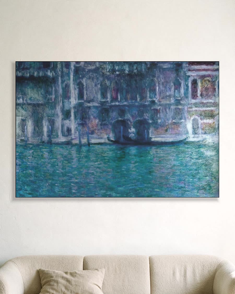 Het Palazzo da Mula in Venetië in een aluminium frame aan dezelfde muur