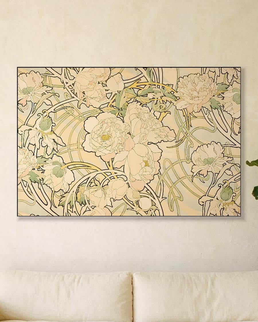 Pioenrozen in een aluminium frame aan dezelfde muur