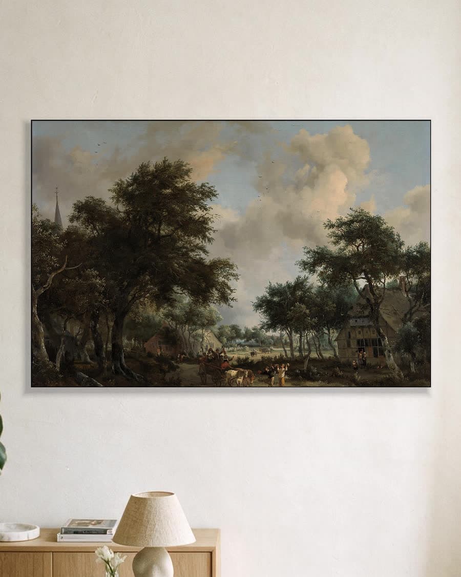 Bospad met een kar vol reizigers in een aluminium frame aan dezelfde muur