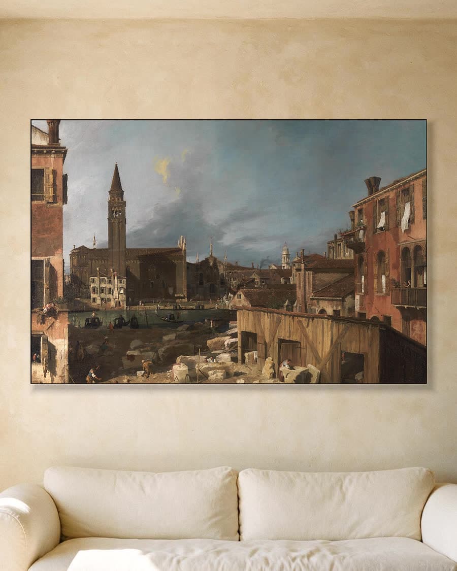 Het Steenmetselaarswerf in een aluminium frame aan dezelfde muur