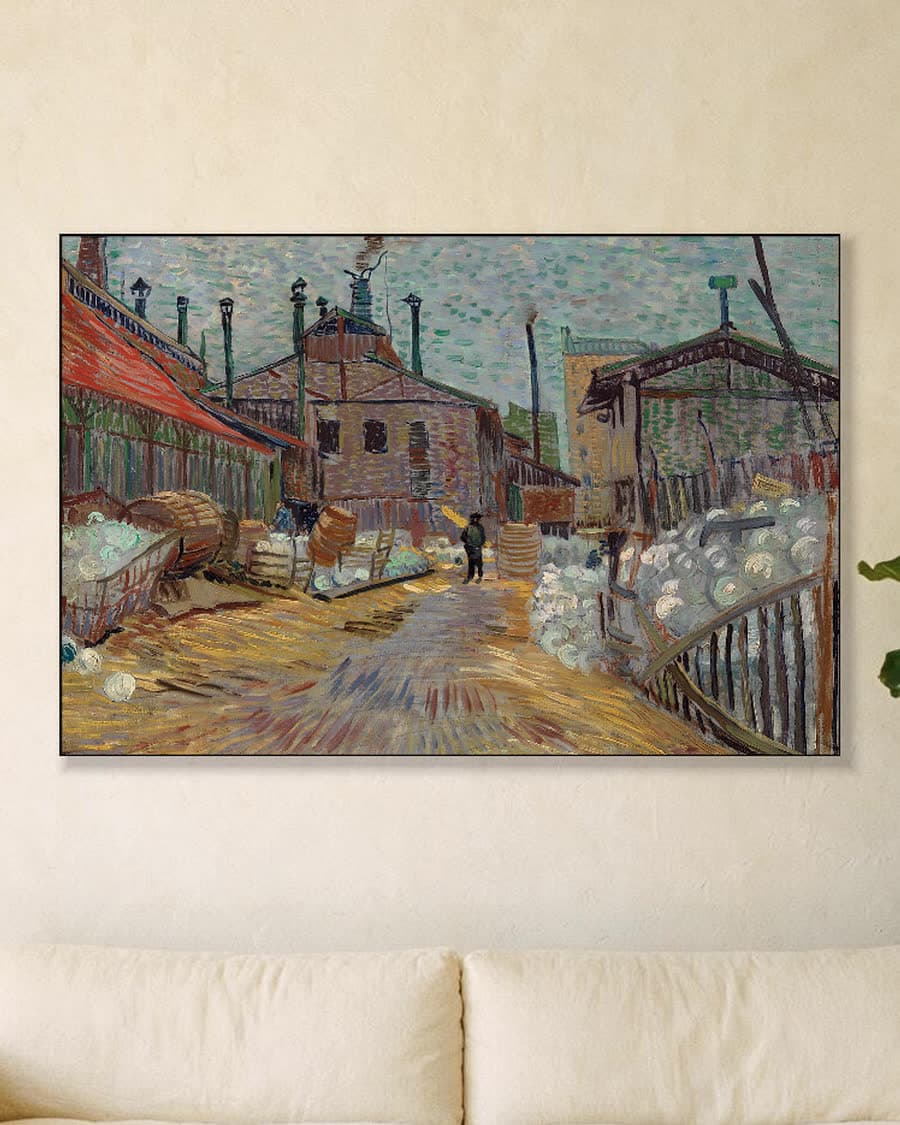 De fabriek in een aluminium frame aan dezelfde muur