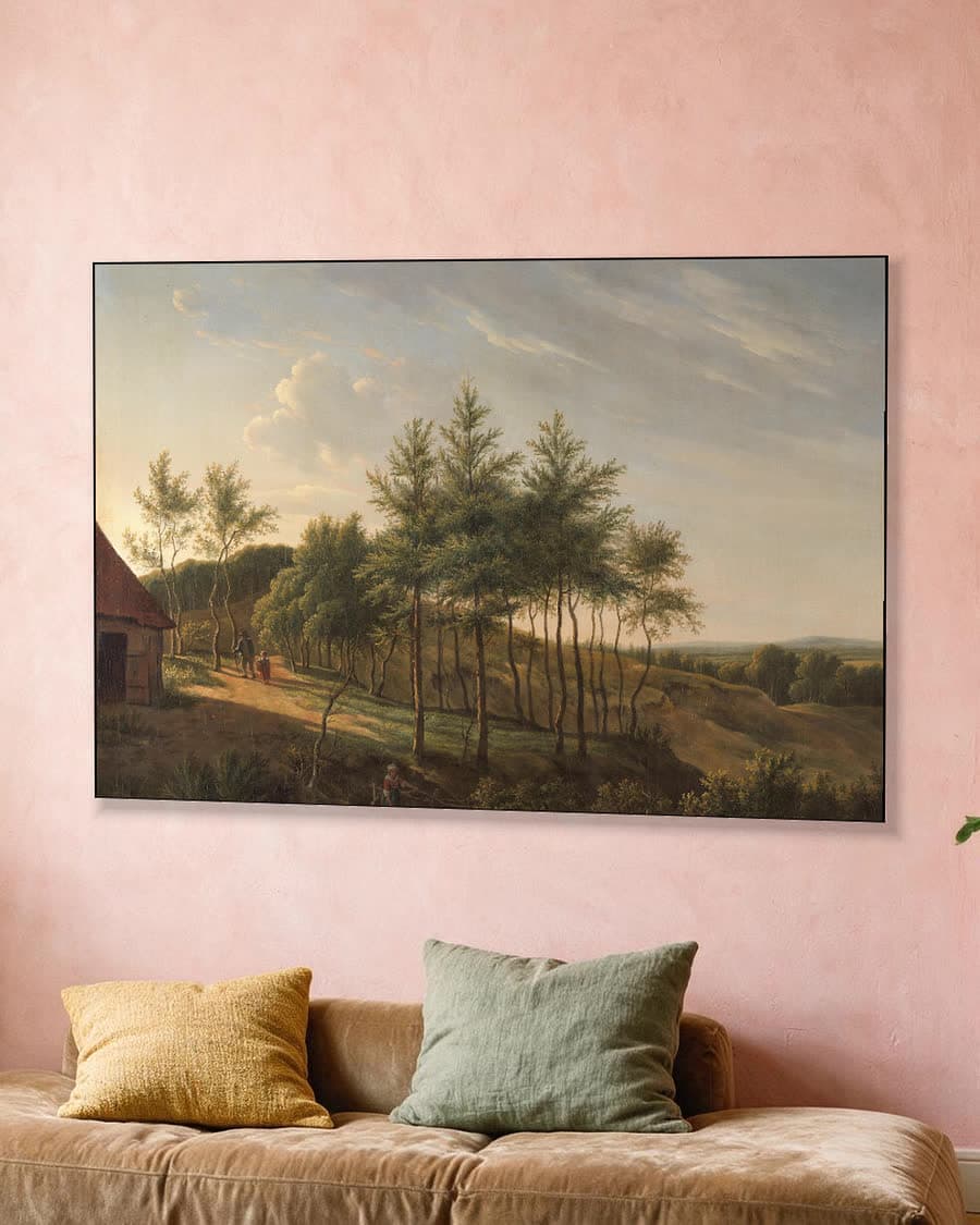 Heuvelachtig landschap in een aluminium frame aan dezelfde muur