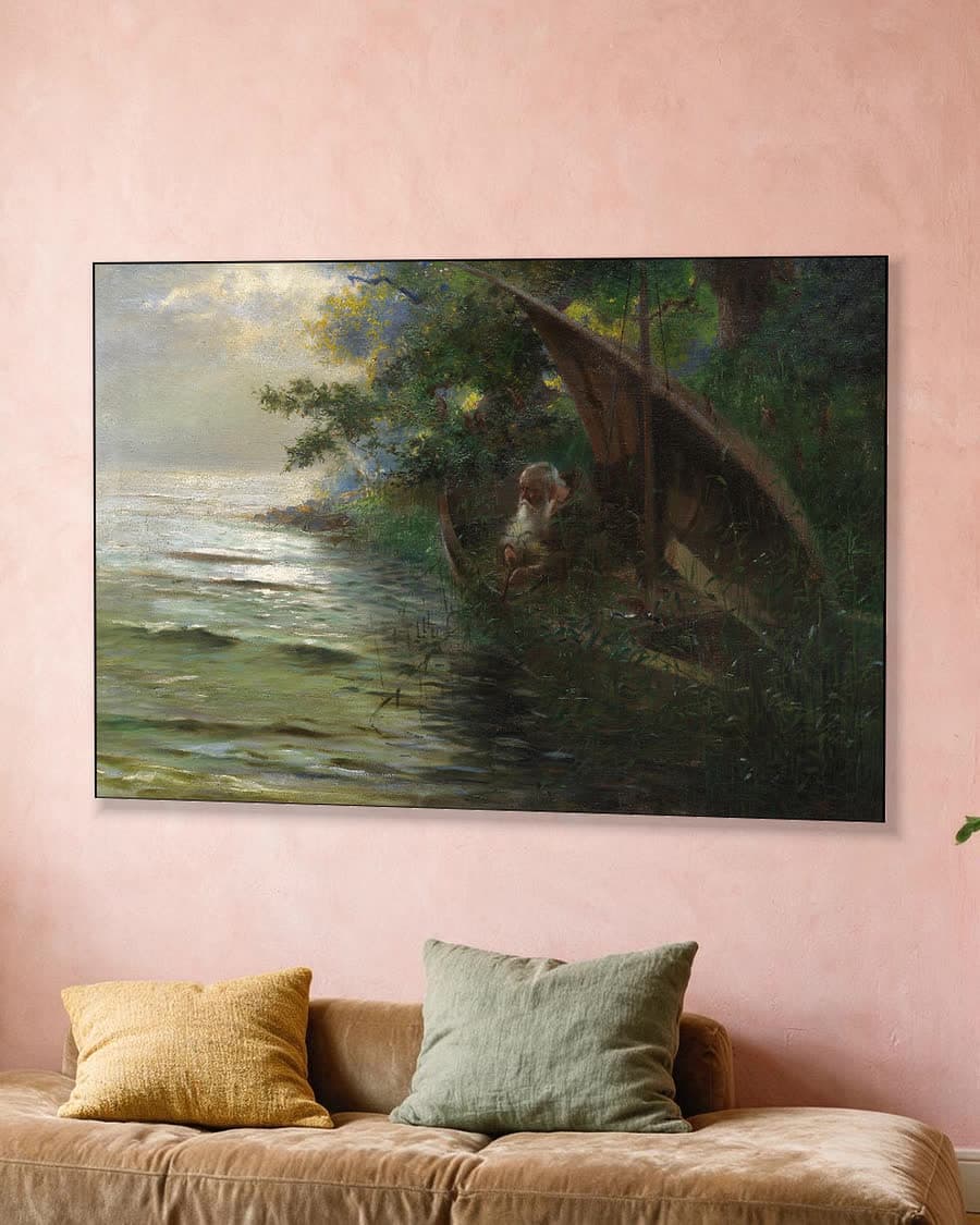 Rust aan het water in een aluminium frame aan dezelfde muur