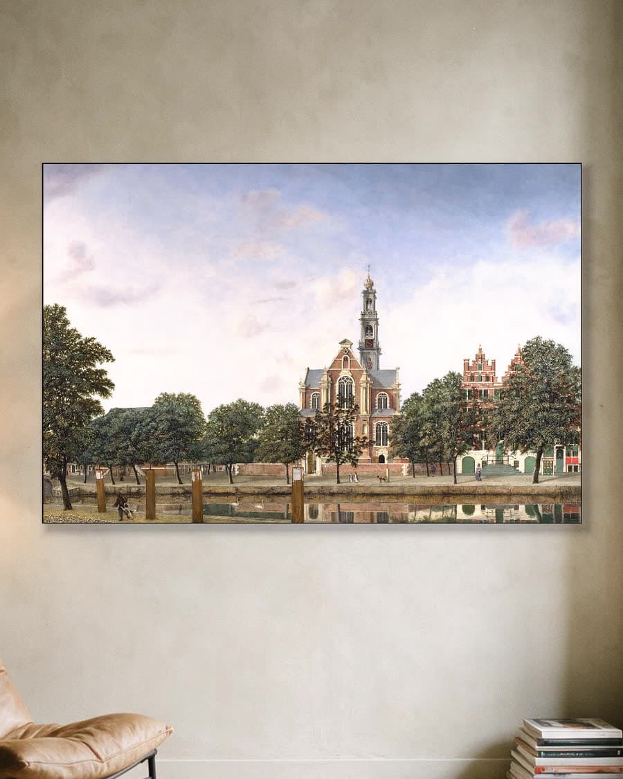 Gezicht op de Westerkerk, Amsterdam in een aluminium frame aan dezelfde muur