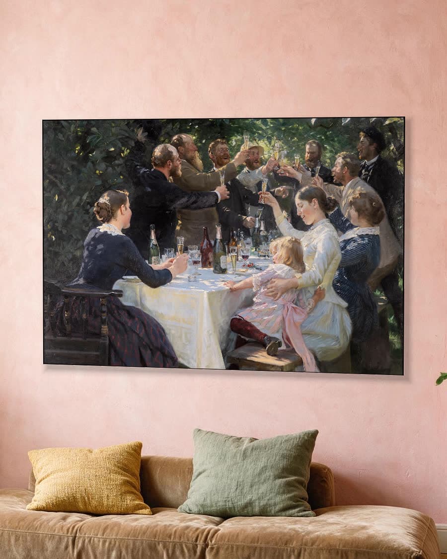 Hip, hip, hoera! in een aluminium frame aan dezelfde muur