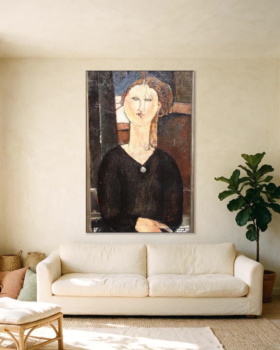 Antonia in een aluminium frame aan dezelfde muur