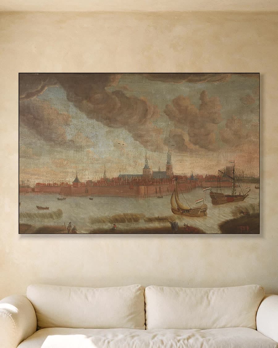 Gezicht op de stad Heusden in een aluminium frame aan dezelfde muur