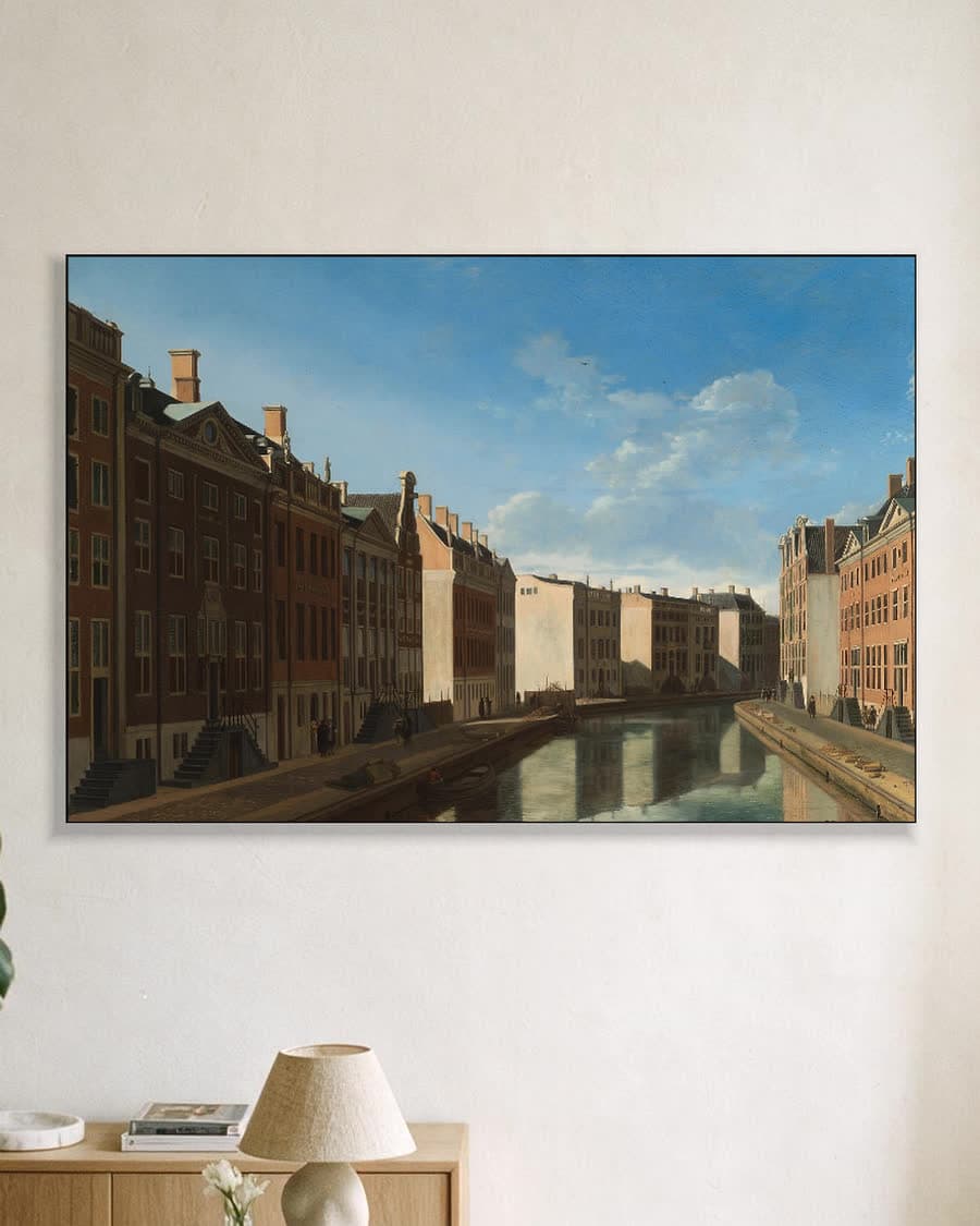 De Gouden Bocht in de Herengracht, Amsterdam in een aluminium frame aan dezelfde muur