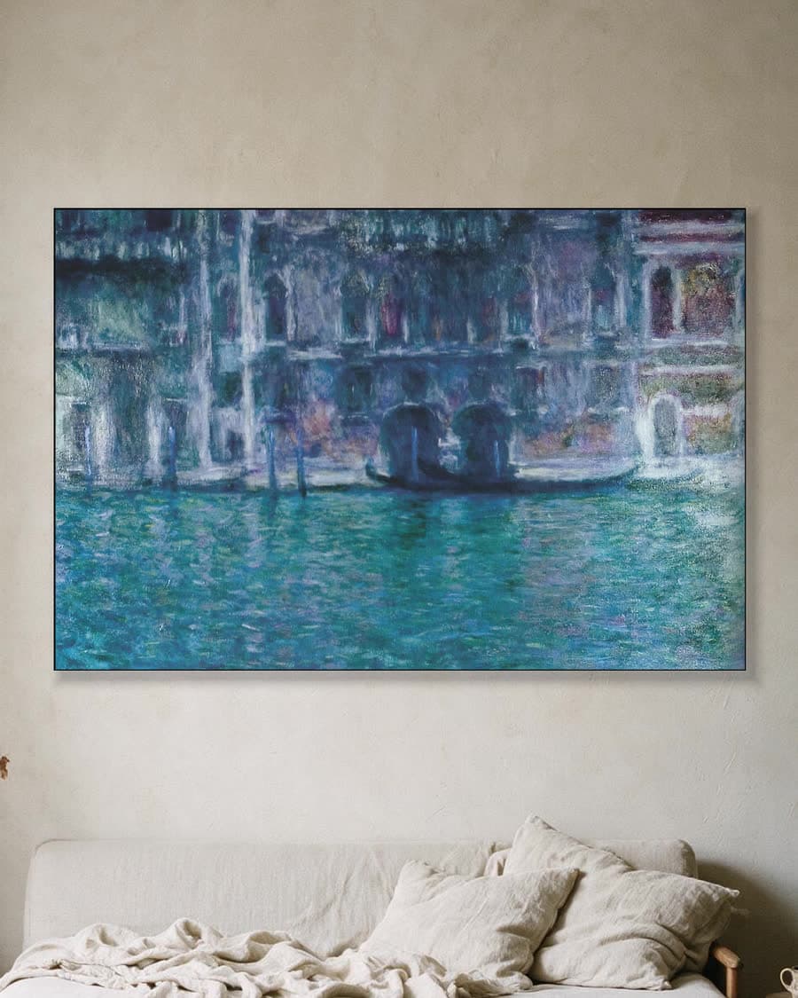 Het Palazzo da Mula in Venetië in een aluminium frame aan dezelfde muur