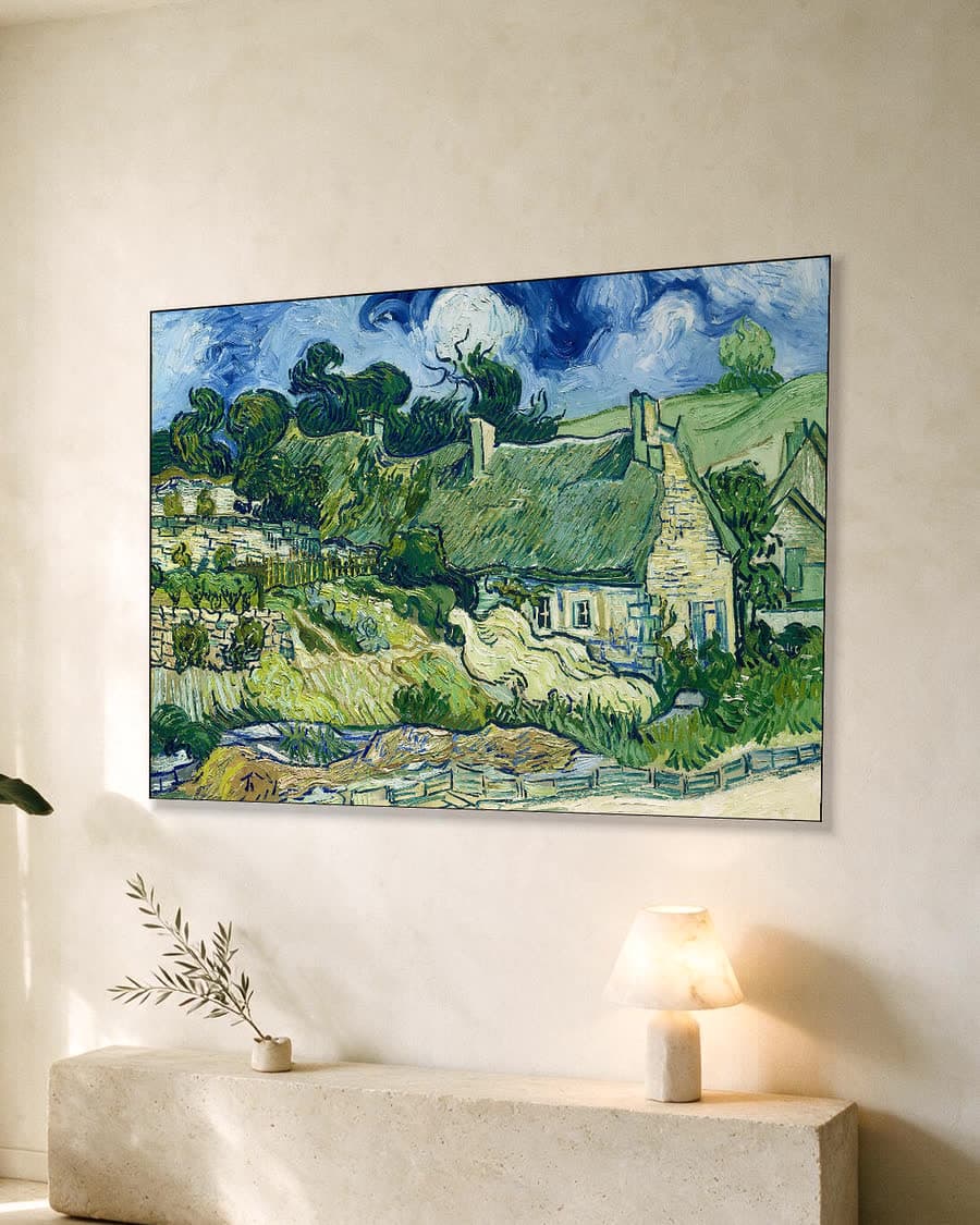 Rietgedekte huisjes in Cordeville in een aluminium frame aan dezelfde muur
