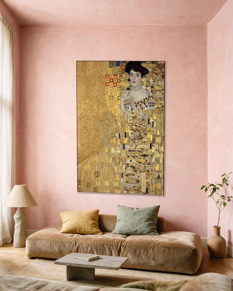 Adèle Bloch-Bauer I in een aluminium frame aan dezelfde muur