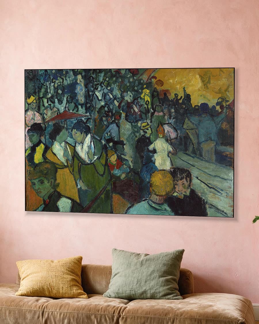 De arena van Arles in een aluminium frame aan dezelfde muur
