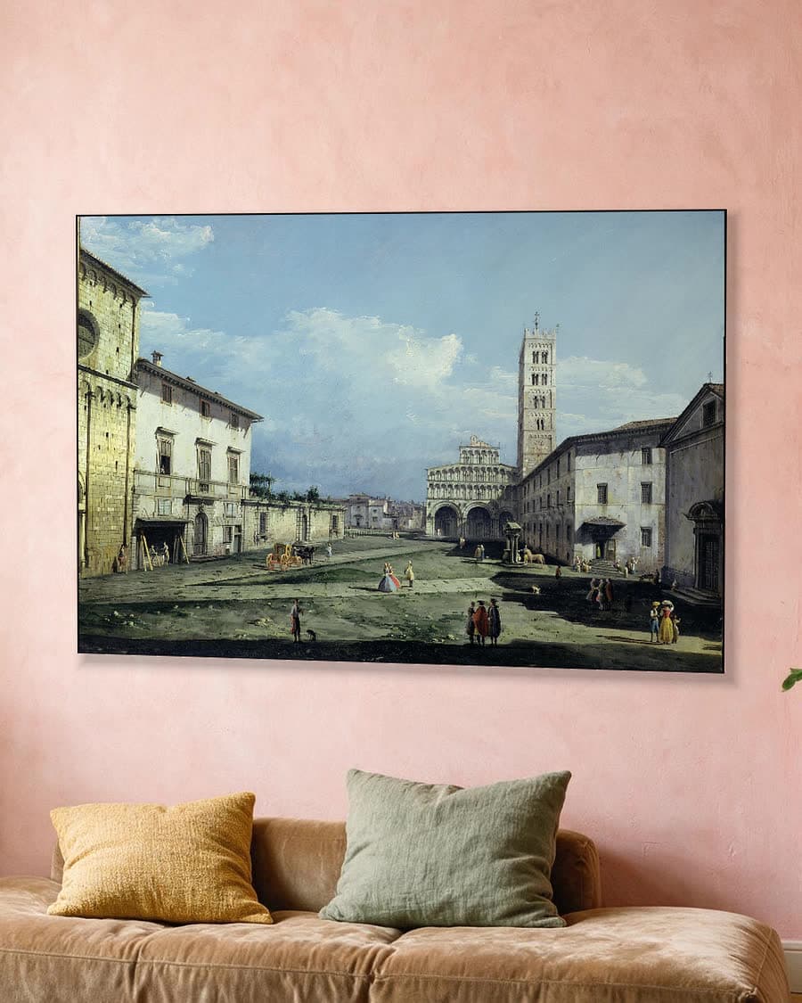Levendig plein in Lucca in een aluminium frame aan dezelfde muur