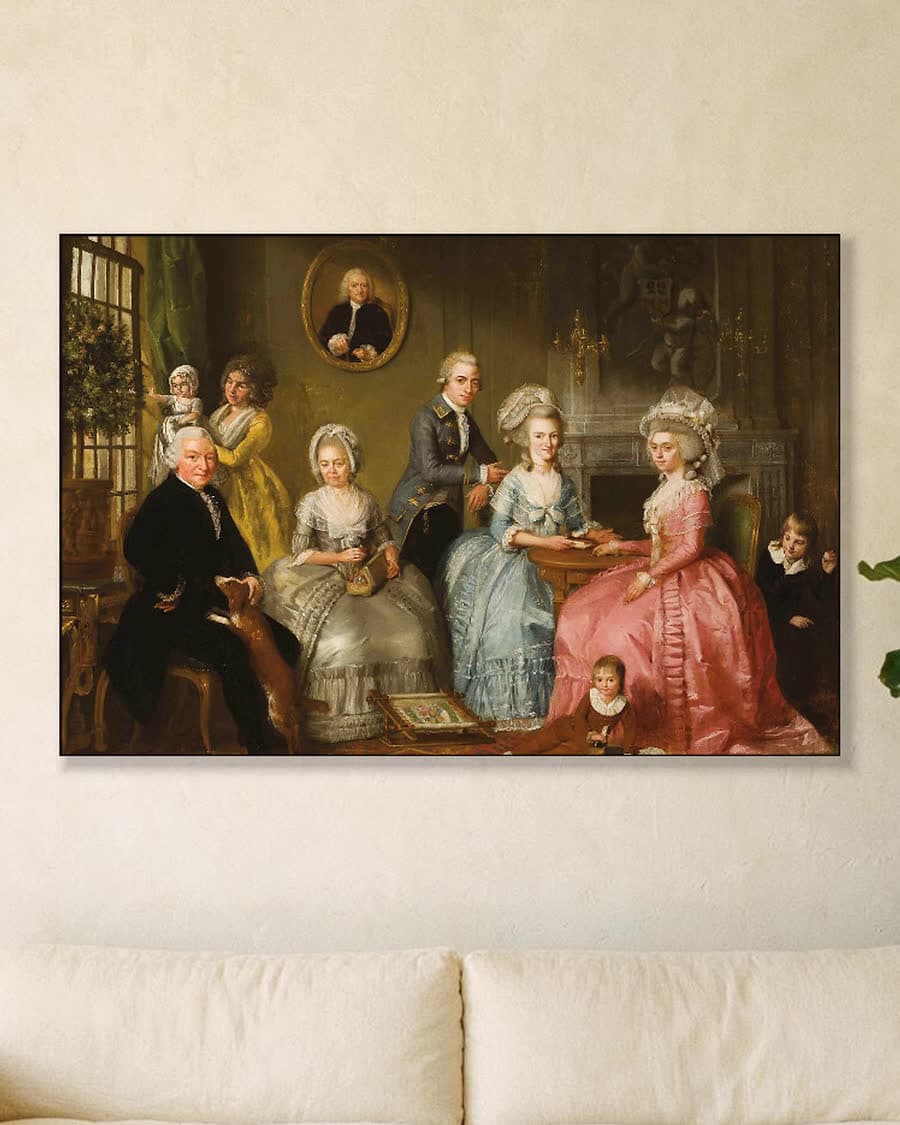 Het gezin van Jan van Loon in een aluminium frame aan dezelfde muur