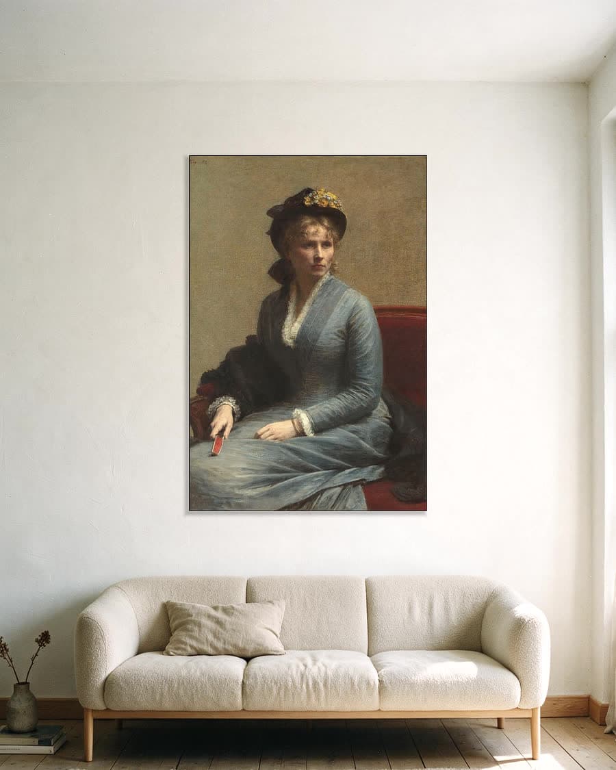 Portret van Charlotte Dubourg in een aluminium frame aan dezelfde muur