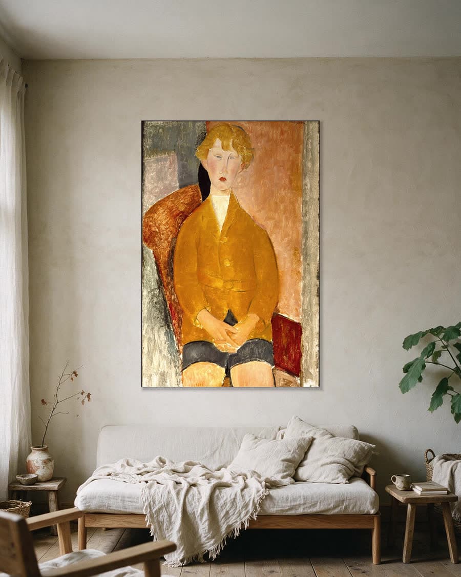 Jongen in korte broek in een aluminium frame aan dezelfde muur