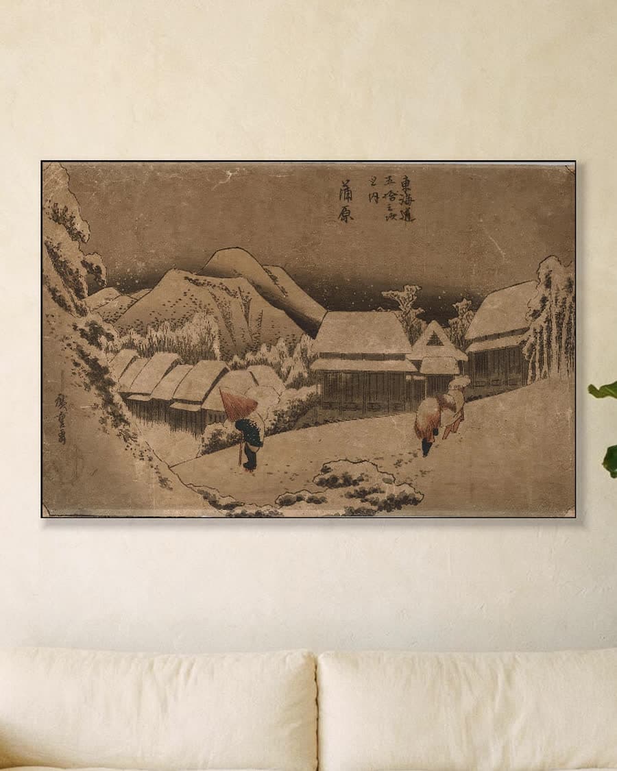 Kanbara: avondsneeuw in een aluminium frame aan dezelfde muur