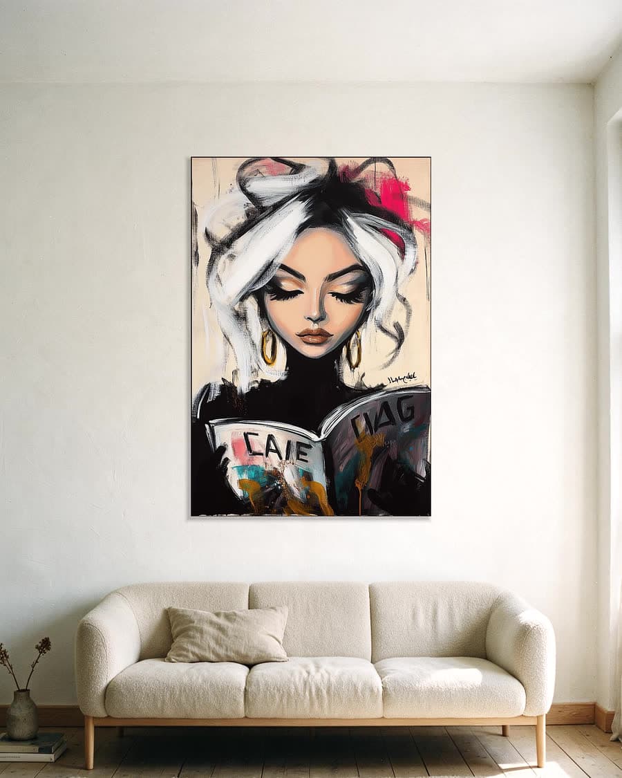 De lezeres in zwart in een aluminium frame aan dezelfde muur