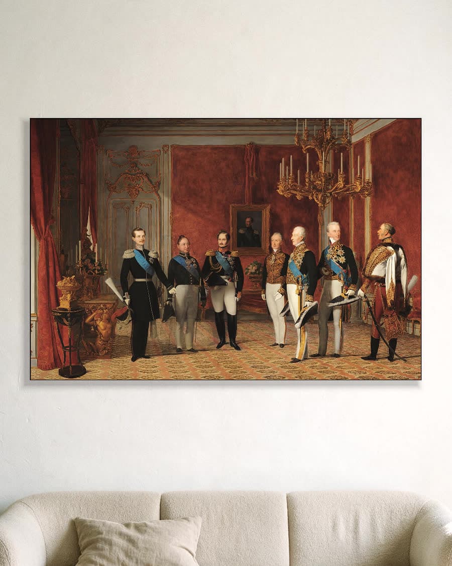 Kerkgang in de lente in een aluminium frame aan dezelfde muur
