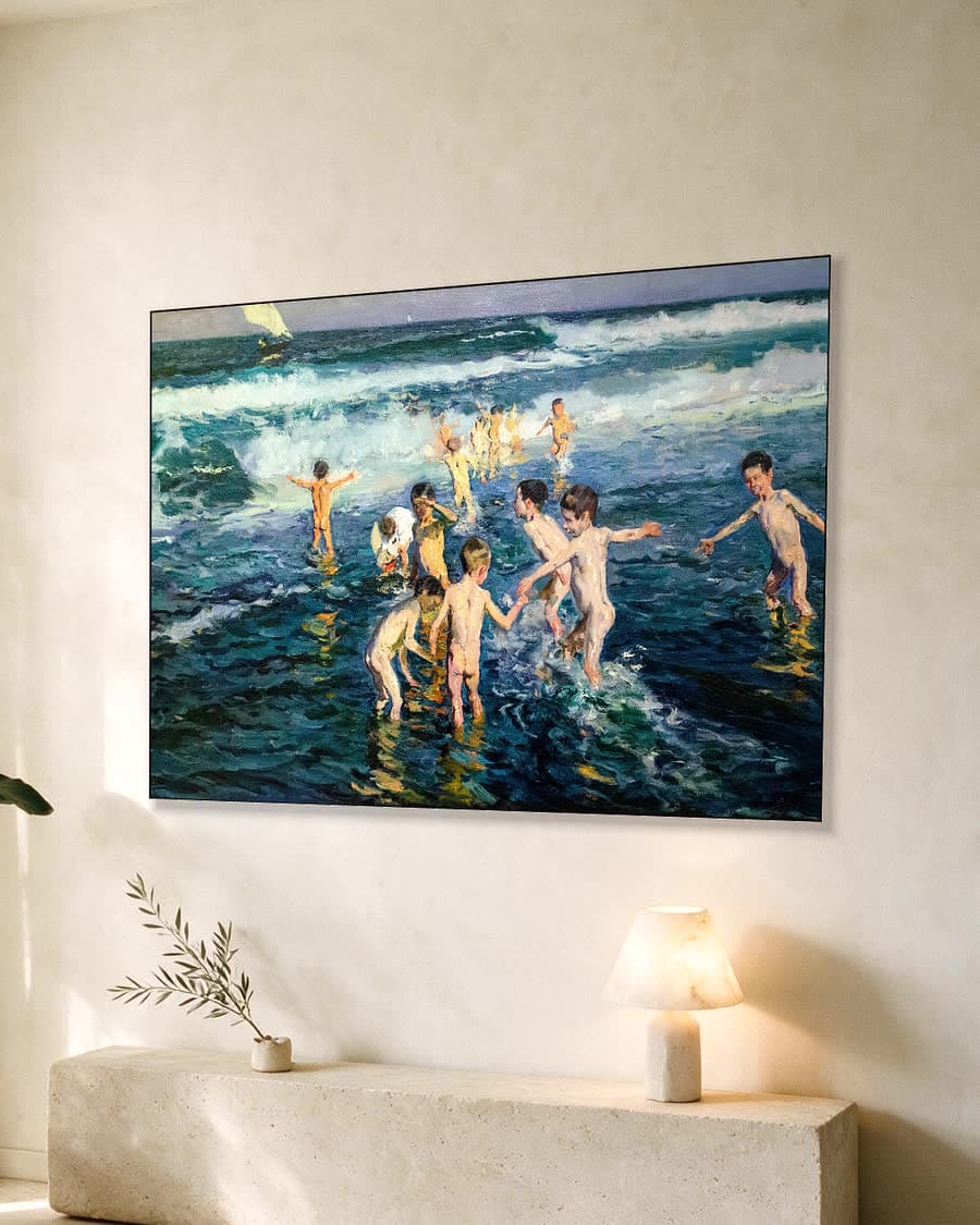 Kinderen in de branding in een aluminium frame aan dezelfde muur