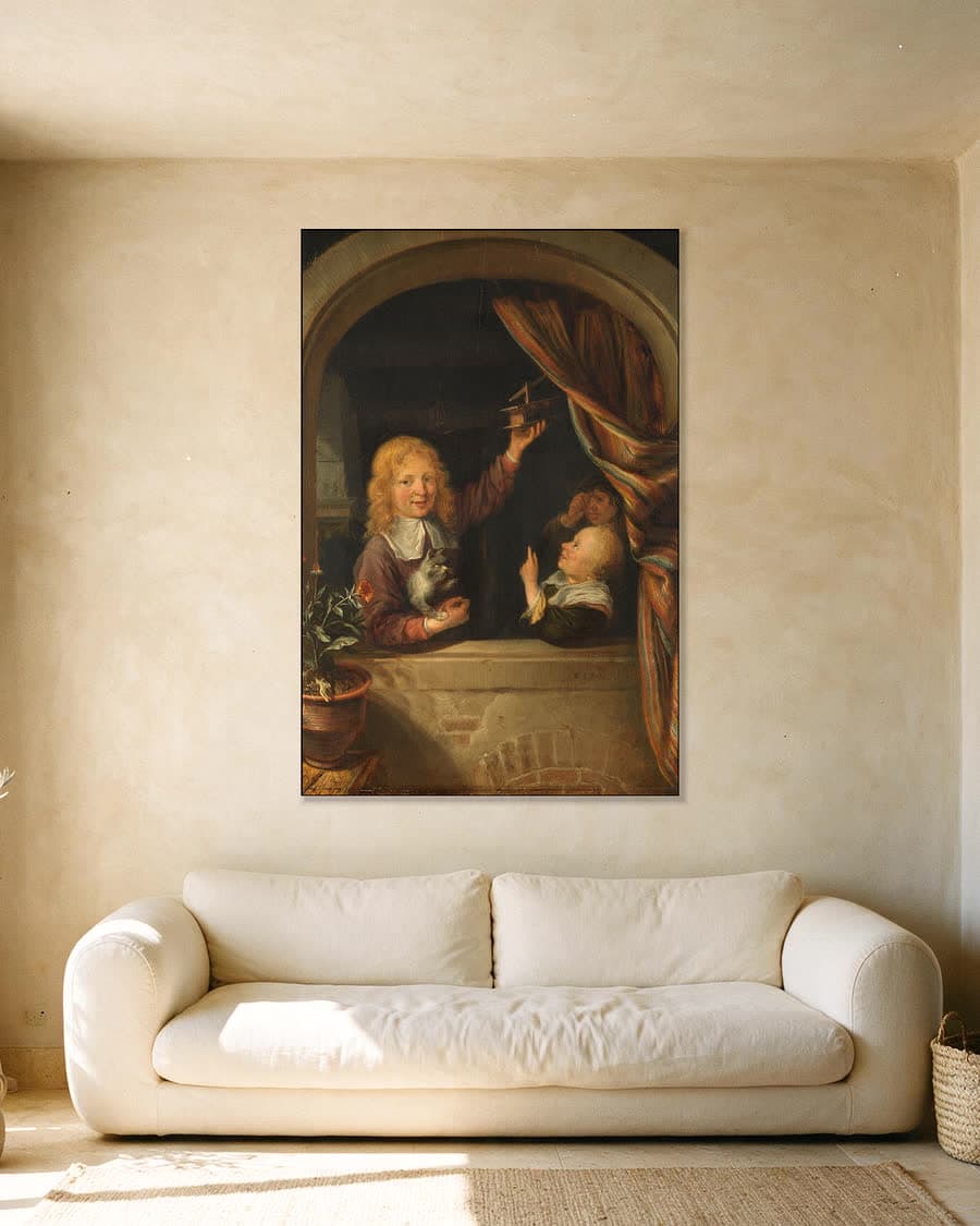 Kinderen met een muizenval in een aluminium frame aan dezelfde muur