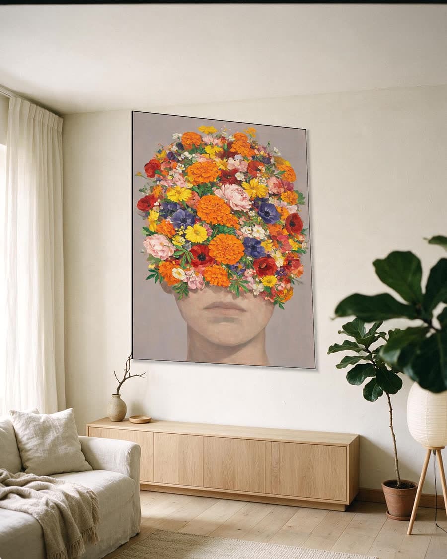 Aangesneden kop in een aluminium frame aan dezelfde muur