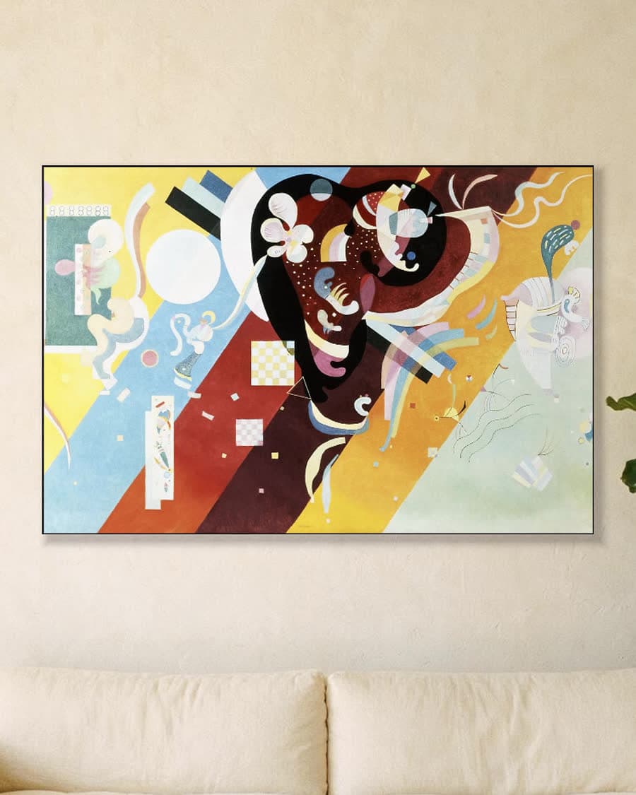 Kleurrijke compositie in een aluminium frame aan dezelfde muur