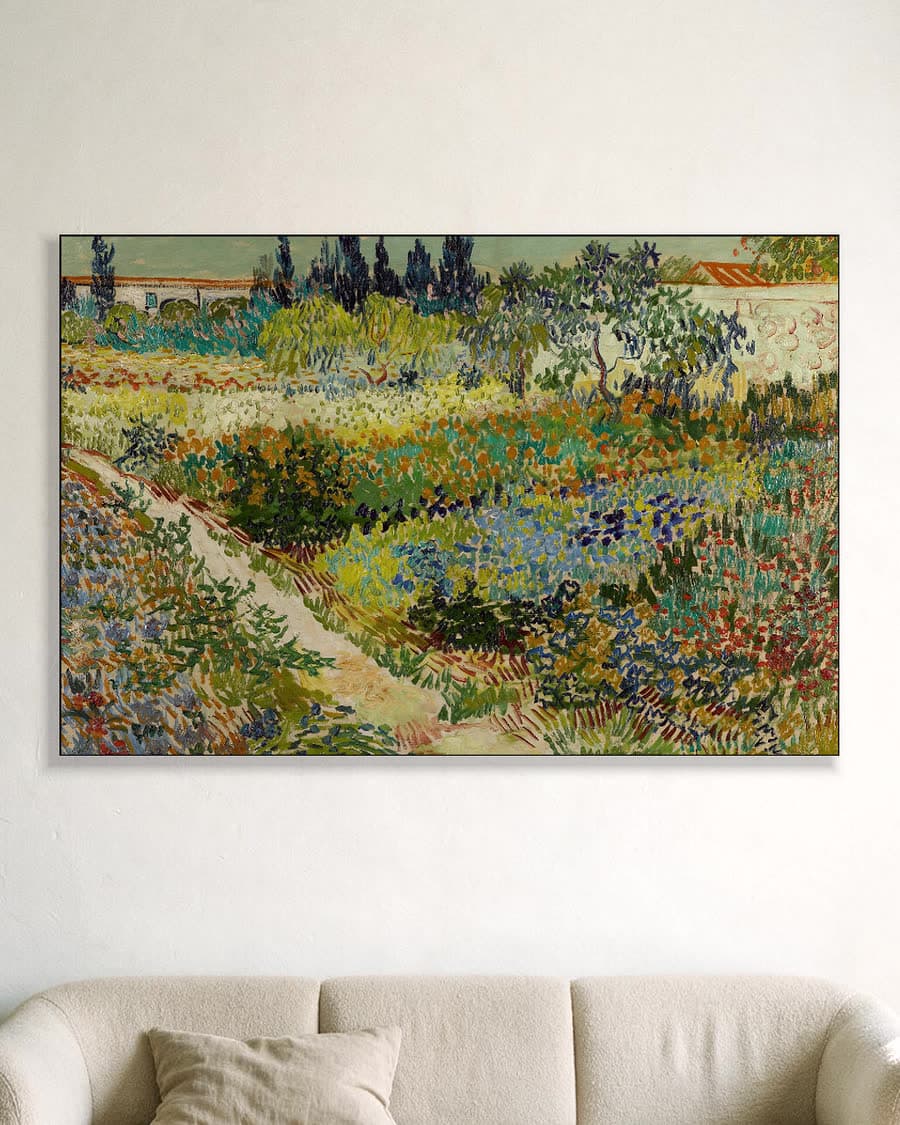 Bloeiende tuin te Arles in een aluminium frame aan dezelfde muur