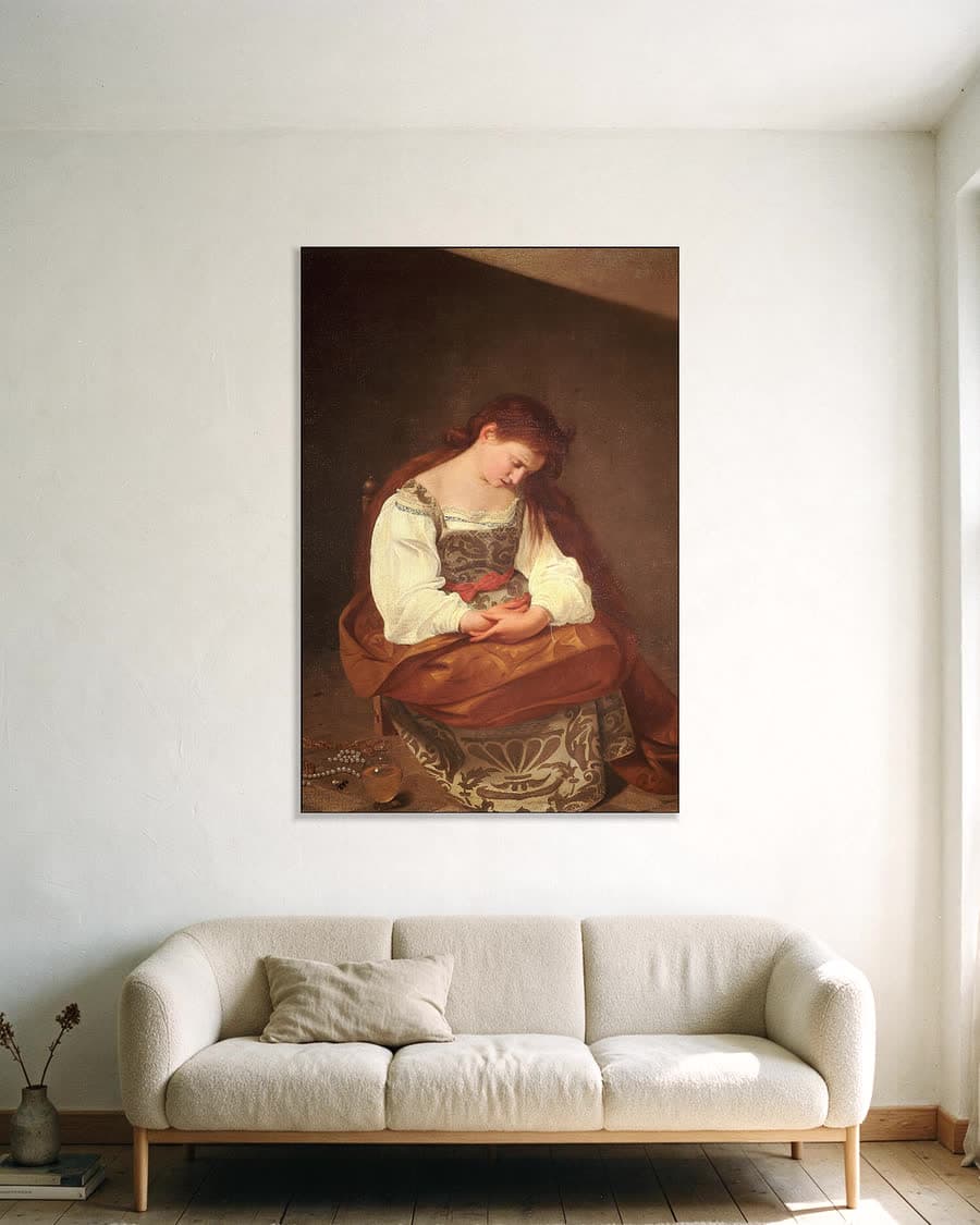 De boetvaardige Magdalena in een aluminium frame aan dezelfde muur