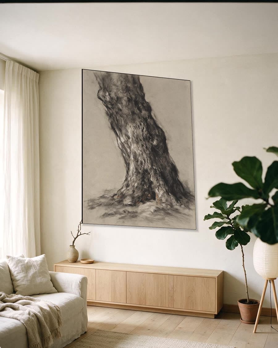 Boomstam in een aluminium frame aan dezelfde muur