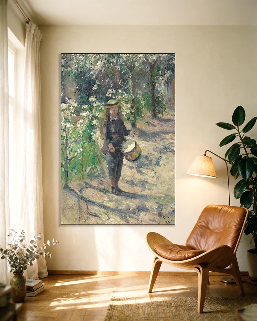 Kind met trommel in een aluminium frame aan dezelfde muur