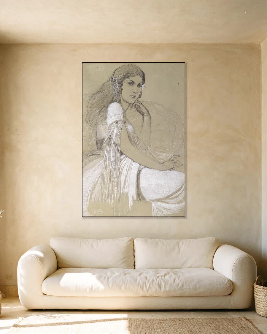 Jaroslava Mucha in een aluminium frame aan dezelfde muur