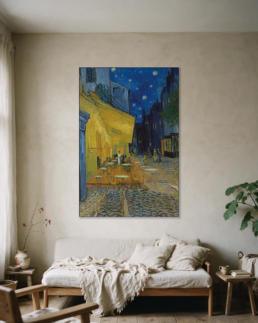 Caféterras bij nacht in een aluminium frame aan dezelfde muur