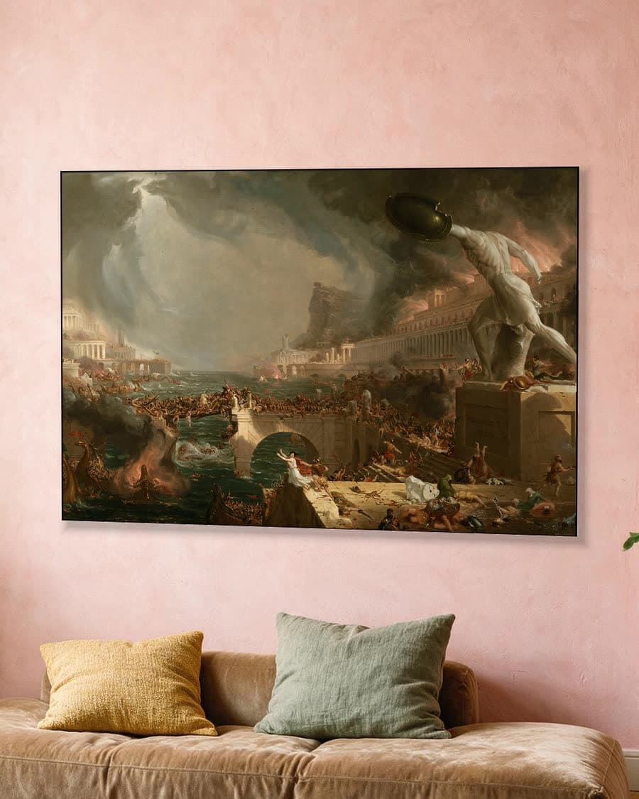De levensreis: Jeugd in een aluminium frame aan dezelfde muur