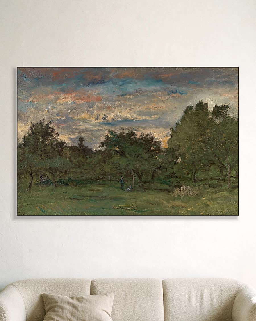 Avondlucht boven het bos in een aluminium frame aan dezelfde muur