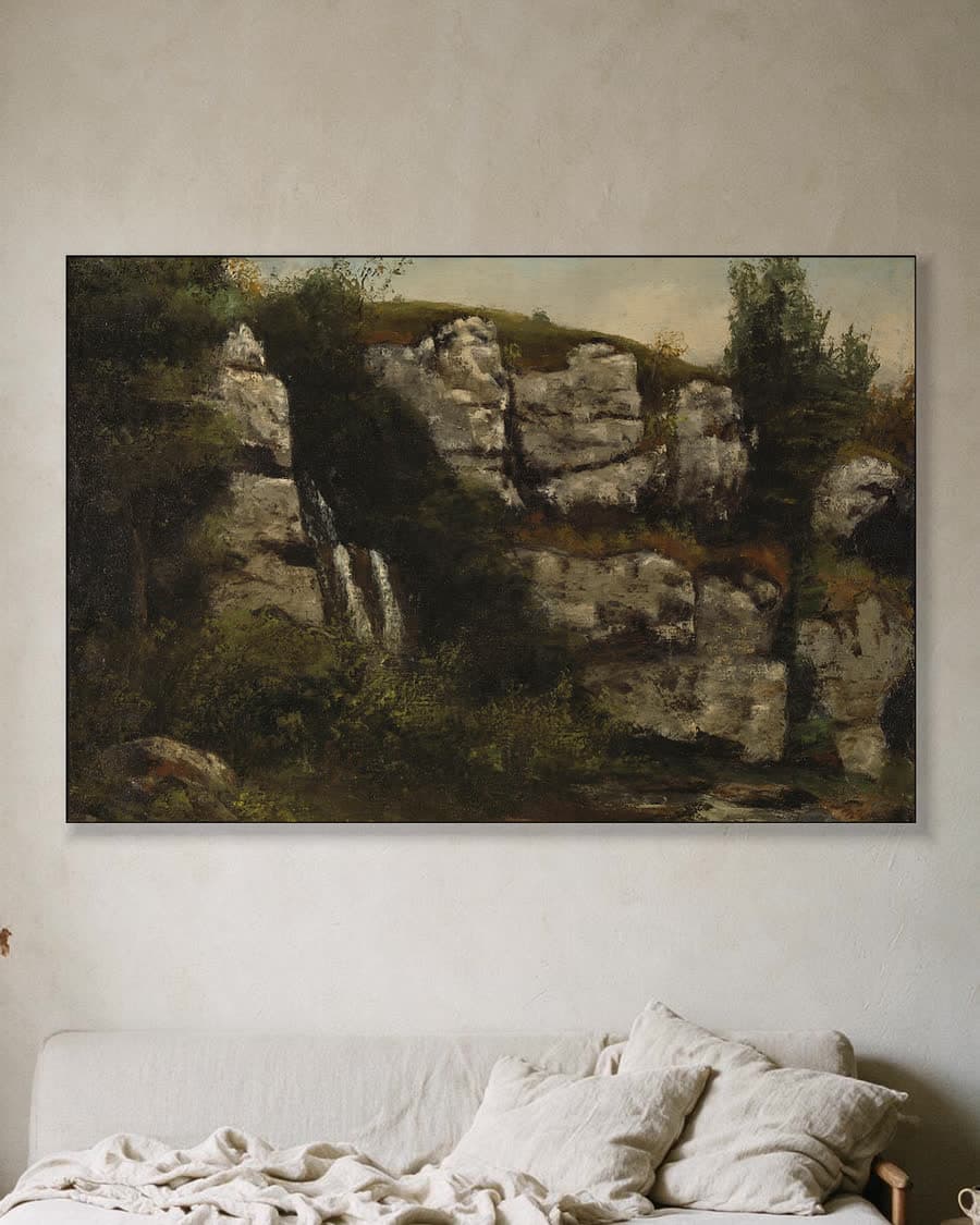 Landschap met rotsen en waterval in een aluminium frame aan dezelfde muur