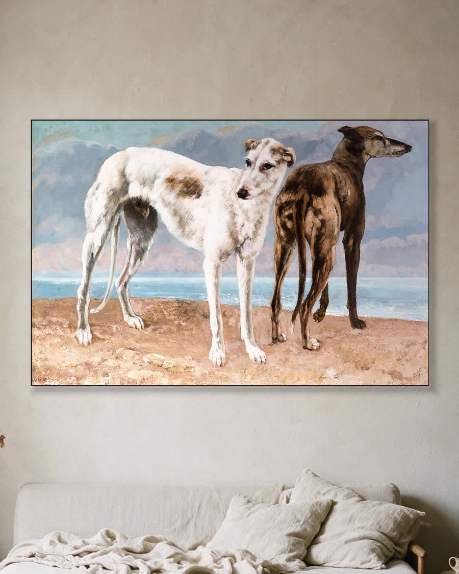 De windhonden van de graaf de Choiseul in een aluminium frame aan dezelfde muur